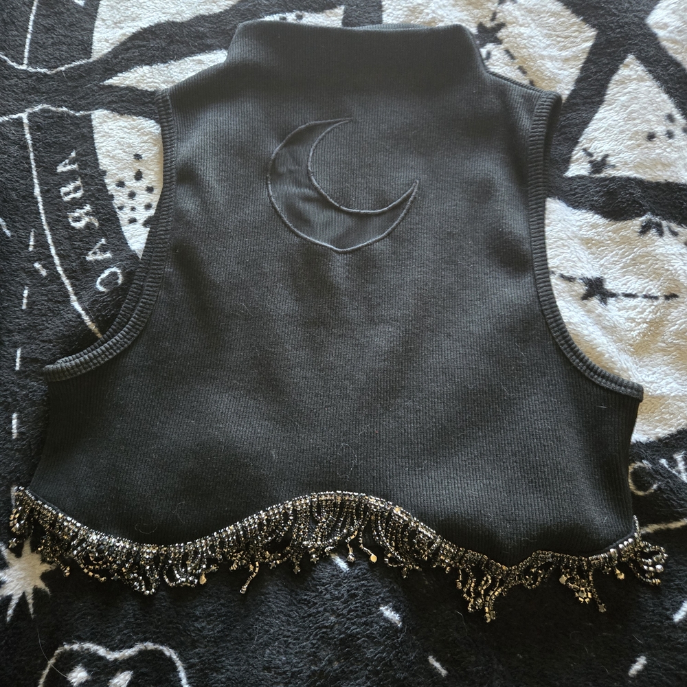 Restyle - Jasmin Crescent Top